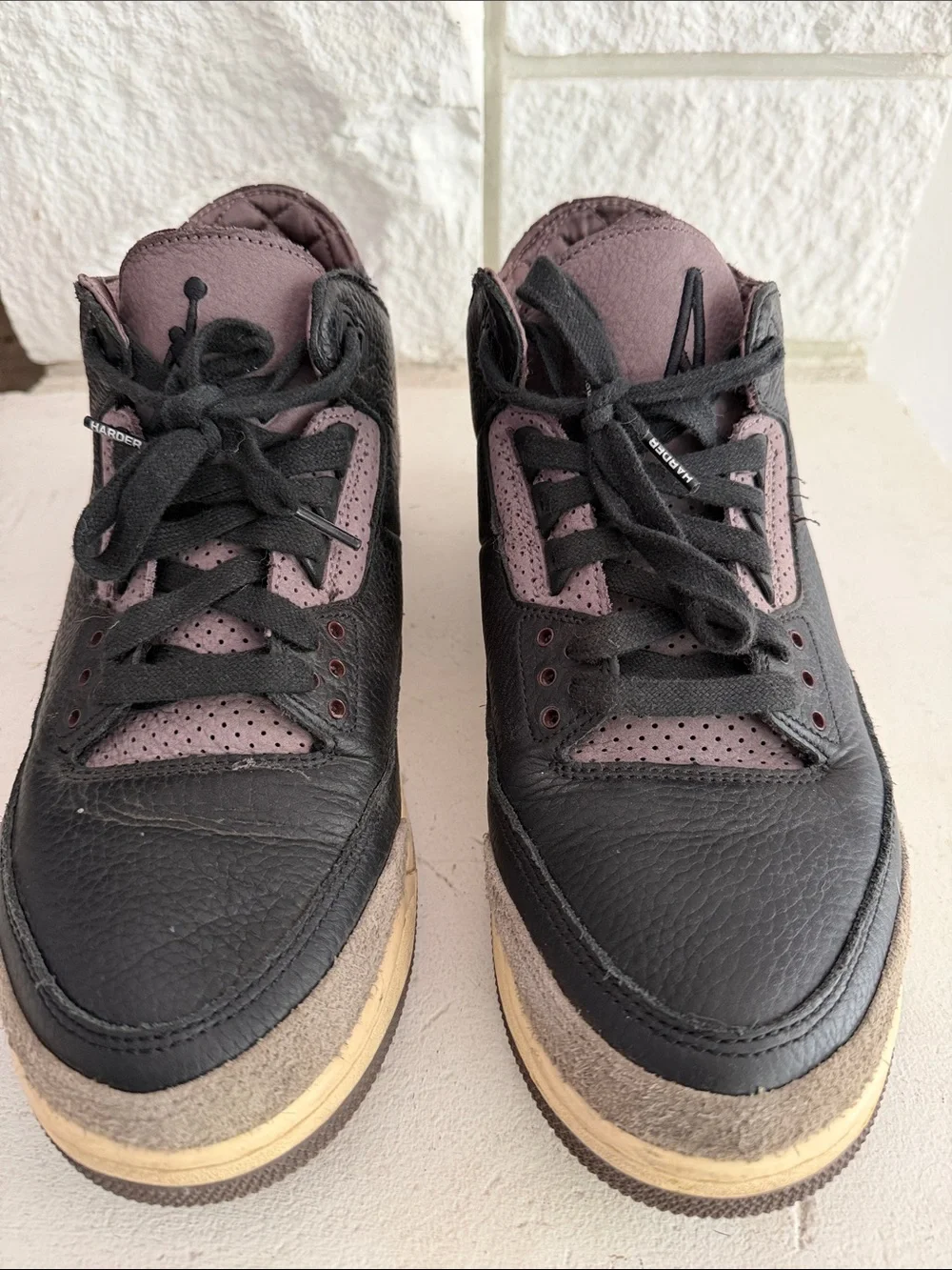 Nike Air Jordan 3 [Jordan Low-Top Sneakers in Black and Mauve]